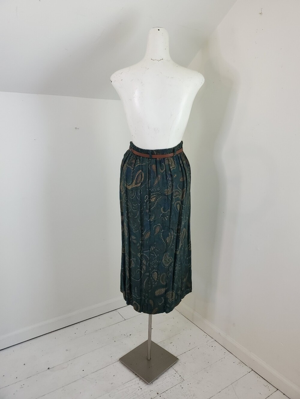 Sag Harbor Forest Green Paisley Print Pleated Midi Skirt - Picture 5 of 9